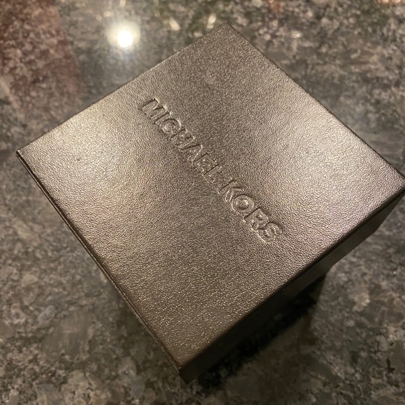 Michael Kors Watch - Picture 4 of 6